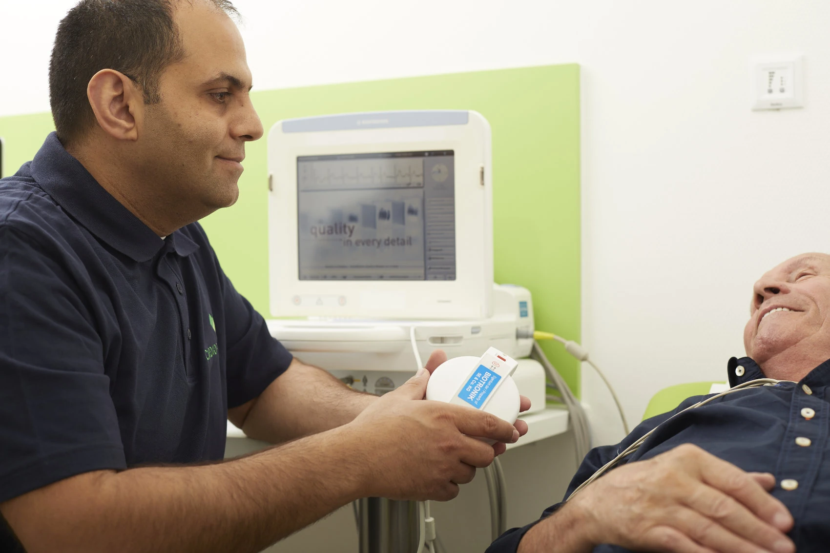 Cardiopunkt - Kardiologe Krefeld - Dr.-Nour-Alaaraj - Defibrillatorkontrolle